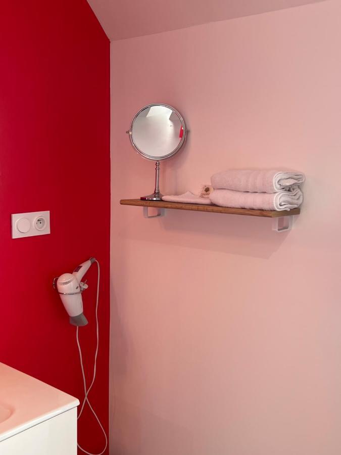 Aux Charmes 2 Bed and Breakfast Isques Exteriör bild