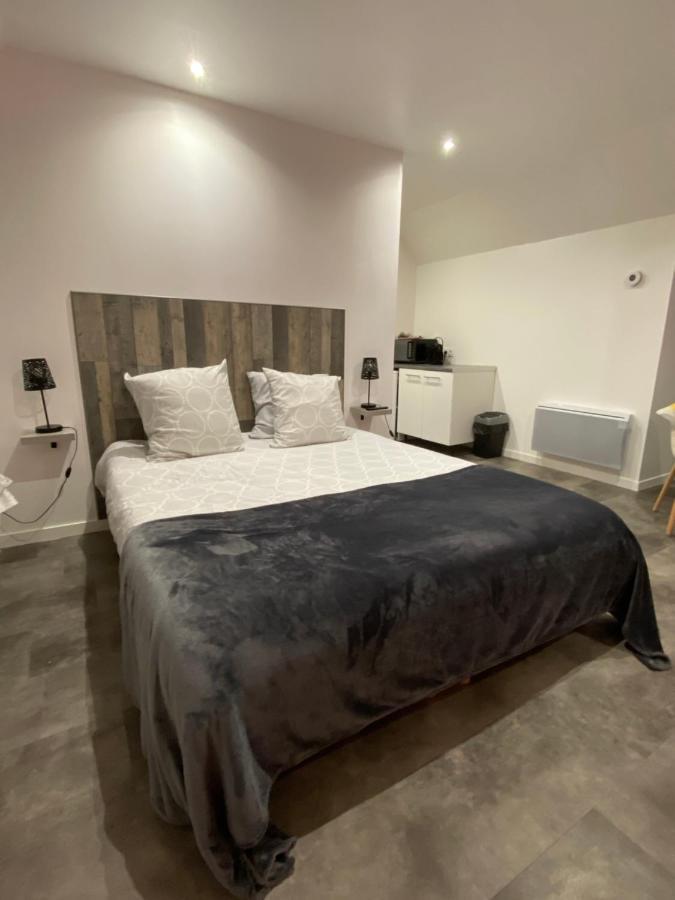 Aux Charmes 2 Bed and Breakfast Isques Exteriör bild