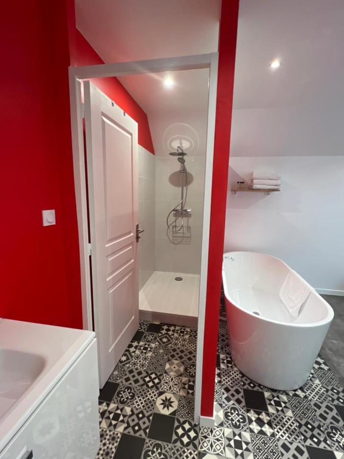 Aux Charmes 2 Bed and Breakfast Isques Exteriör bild