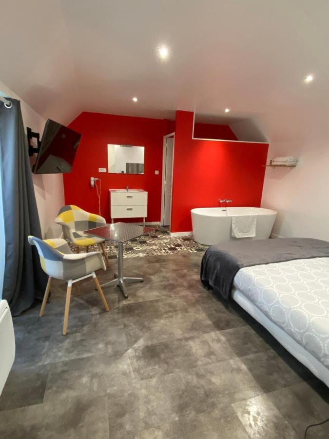 Aux Charmes 2 Bed and Breakfast Isques Exteriör bild