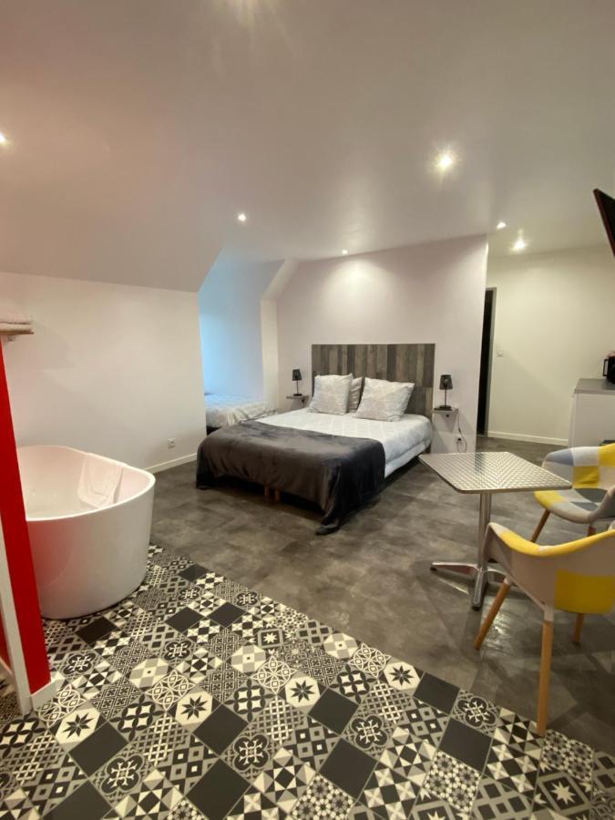 Aux Charmes 2 Bed and Breakfast Isques Exteriör bild